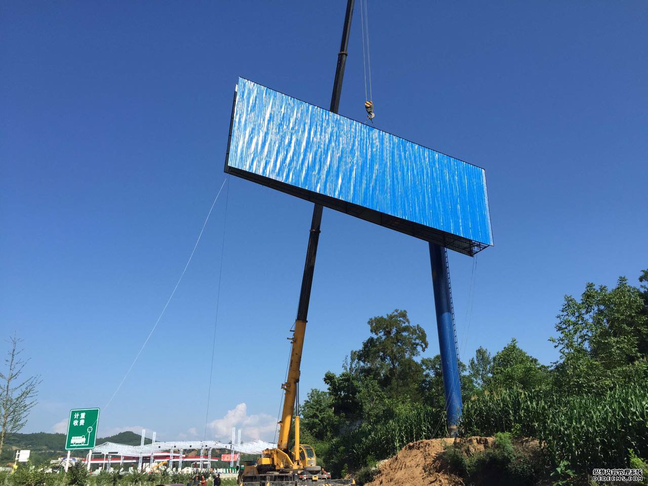 陇南市徽县十天高速陕甘收费站单立柱