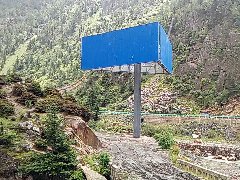 甘孜州稻城县木拉乡三面广告牌