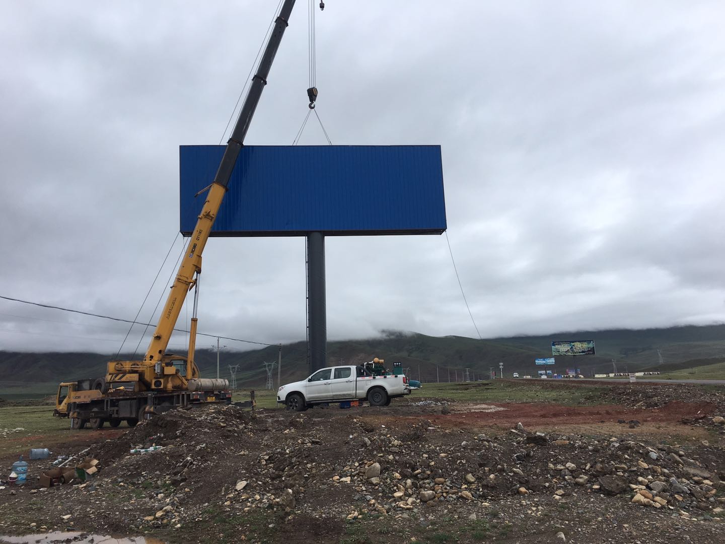 昌都市八宿县益庆乡G214与S303交汇处