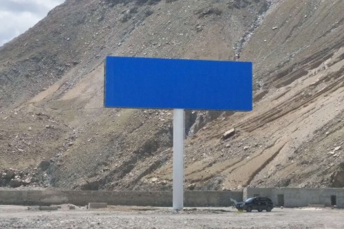 拉萨市尼木县火车站双面单立柱广告牌