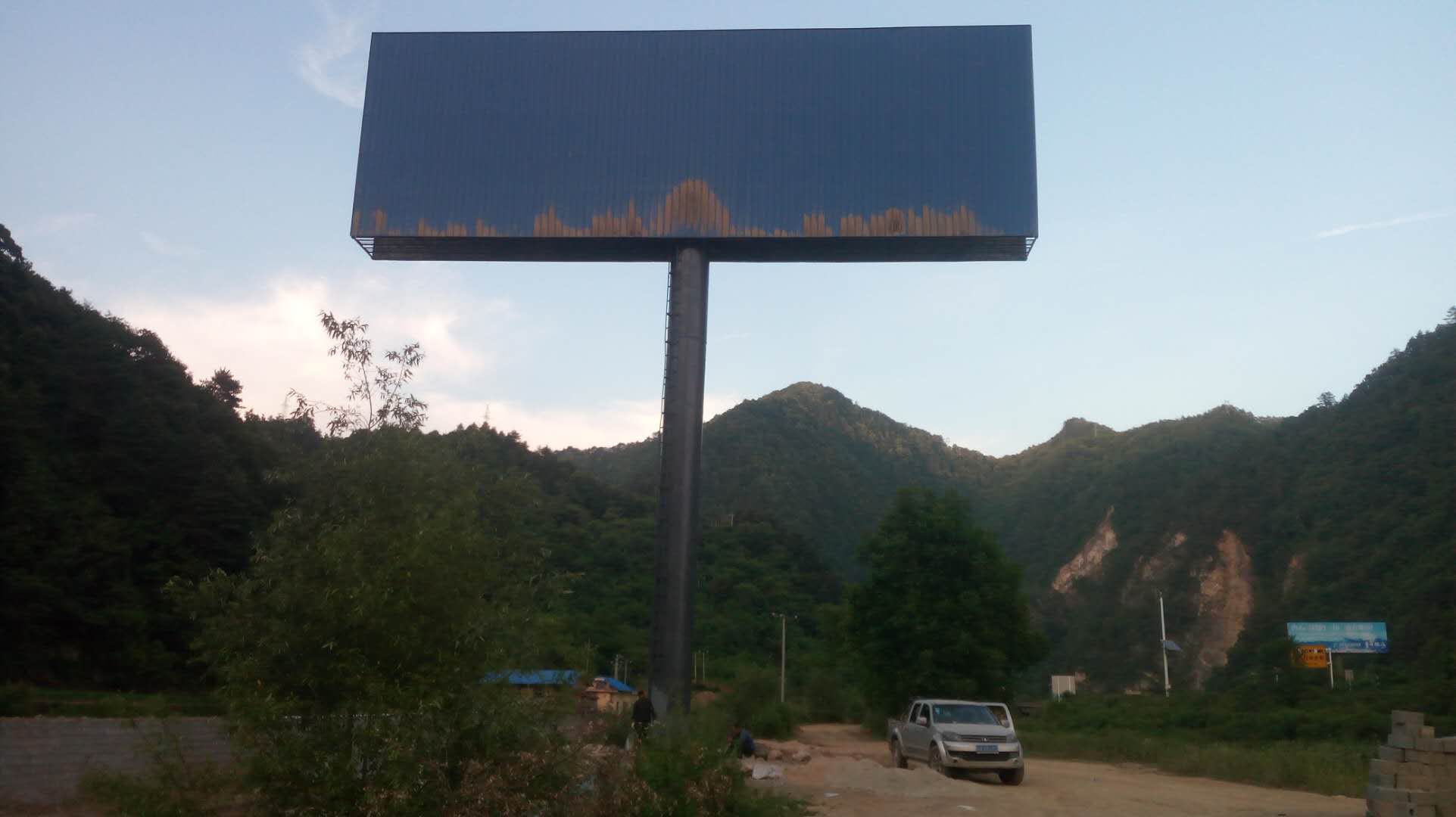 西汉高速（安康市宁陕县皇冠镇）广告牌